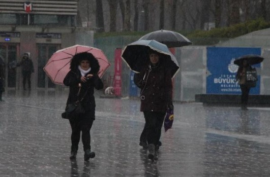 Sağanak yağmur etkili olduğu İstanbul'da meteorolojiden buzlanma uyarısı - Sayfa 2