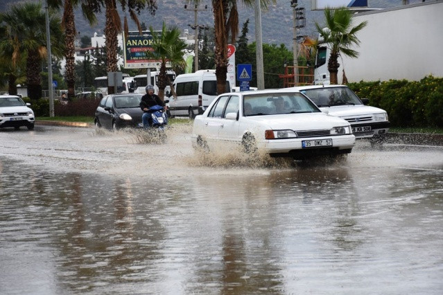 Bodrum'da sağanak yağışa teslim oldu! - Sayfa 4