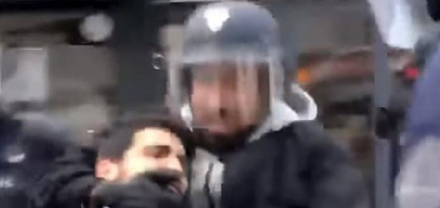 Fransa’da Macron’un güvenlik danışmanı polis kılığında eylemci dövdü - Sayfa 4