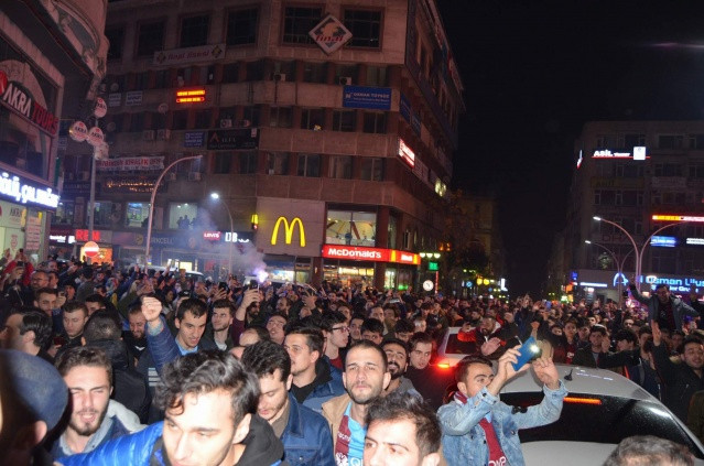 Trabzon'da galibiyet coşkusu sokaklara taştı - Sayfa 3