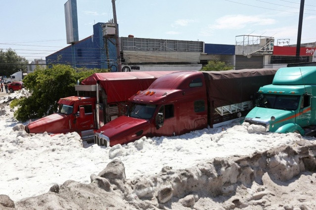 Yaz ortasında dolu fırtınası nedenile hayata felç oldu! - Sayfa 3