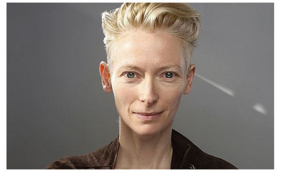 Tilda Swinton, bambaşka bir role büründü