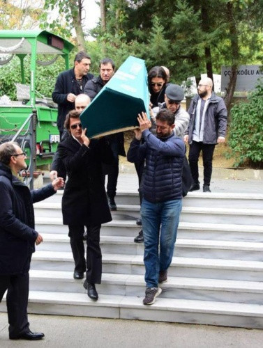 Babasını kaybeden Mehmet Günsür'ü dostları yalnız bırakmadı - Sayfa 4