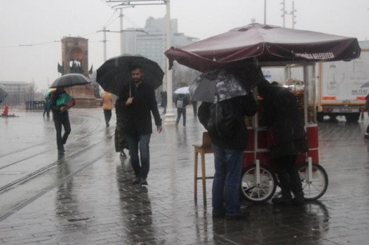 Sağanak yağmur etkili olduğu İstanbul'da meteorolojiden buzlanma uyarısı - Sayfa 3