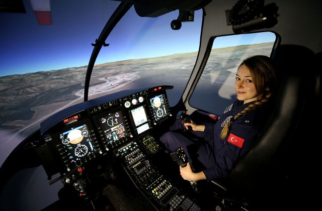 Türk Polis Teşkilatının ilk kadın helikopter pilotu Elif Gökçe Erol - Sayfa 4