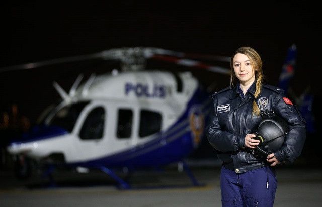 Türk Polis Teşkilatının ilk kadın helikopter pilotu Elif Gökçe Erol - Sayfa 1