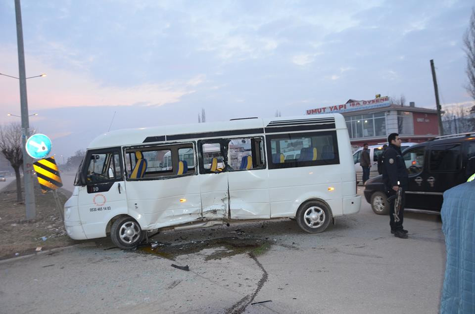Iğdır'daki trafik kazasında 3 öğrenci yaralandı