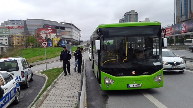 İstanbul polisini alarma geçiren midibüs