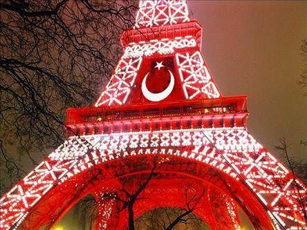 Eyfel Kulesi tekrar Türk bayrağına bürünebilir