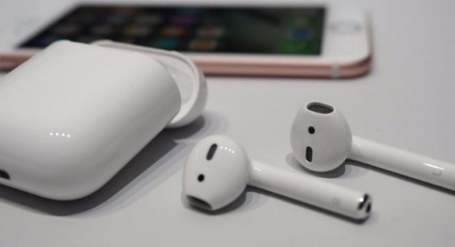 Apple'ın kablosuz kulaklığı Airpods Türkiye'de! İşte fiyatı
