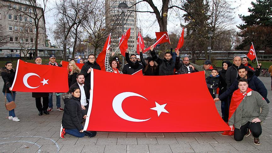 İstanbul'daki terör saldırısı Almanya'da protesto edildi