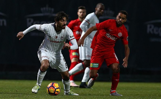 Beşiktaş özel maçta Antalyaspor'a yenildi