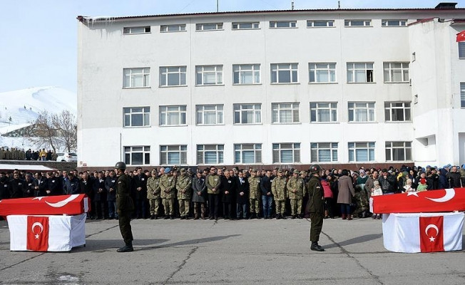 Bitlis'te şehit askerler için tören düzenlendi