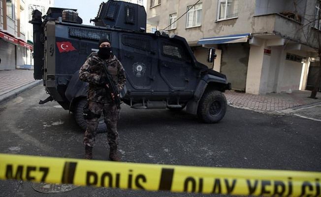Esenyurt'ta polis ekibine saldırı