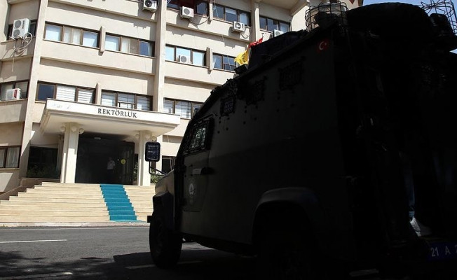 FETÖ'nün Dicle Üniversitesindeki yapılanmasına operasyonda 28 gözaltı