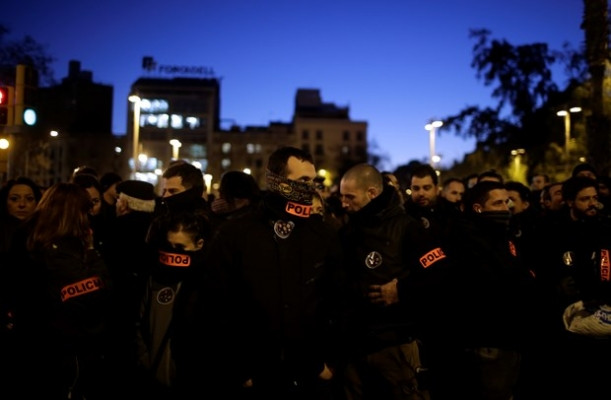 İspanya polisi: Artık yeter, saygı istiyoruz!