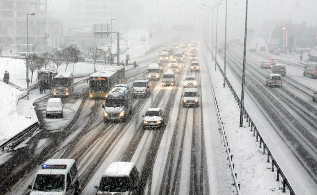 İstanbul'da mesai saatlerine kar yağışı düzenlemesi