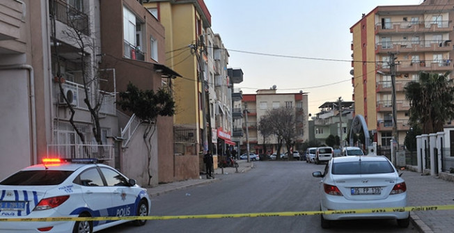 İzmir'in Buca ilçesinde pompalı güvenlikçi dehşeti!