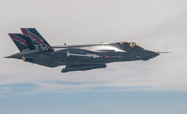 Pentagon, F-35 ve başkanlık uçağı programlarını gözden geçirecek
