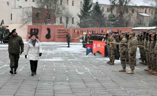 Polonya'da ABD askerlerine karşılama töreni düzenlendi