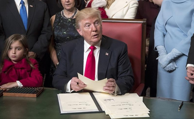 Trump, petrol boru hatları için başkanlık emri imzaladığını duyurdu!