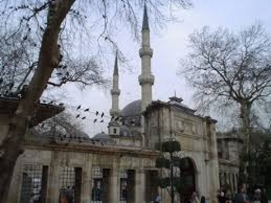 Yeni yılı karşılamak için Eyüp Sultan Camii’ne giden ünlü kim?