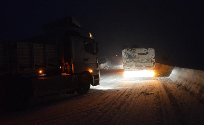 Ağrı-Erzurum karayolu tipi nedeniyle ulaşıma kapandı