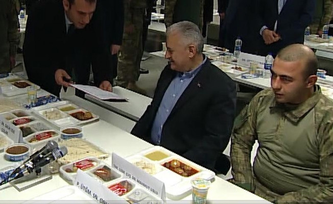 Şehit Mahmut Uslu Başbakan Yıldırım ile aynı masada yemek yiyip sohbet etmişti