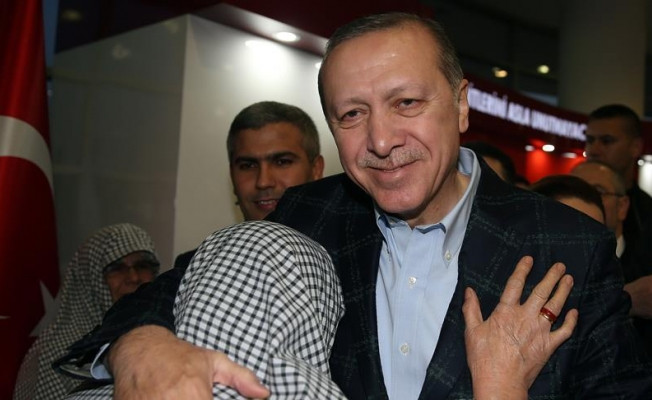 Ahmet Çakır, Cumhurbaşkanı Erdoğan'a tay hediye etti