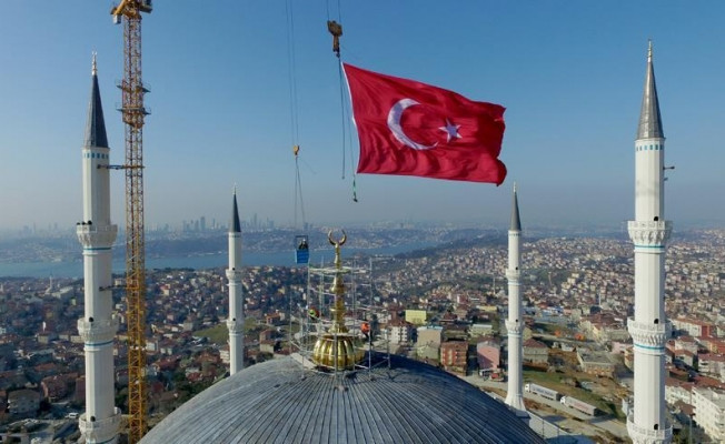 Dünyanın en büyük 'ALEM'i Çamlıca Camii'ne takıldı