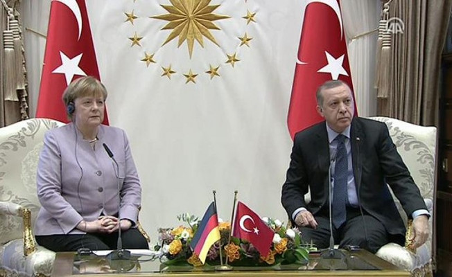 Erdoğan - Merkel görüşmesinden çarpıcı açıklama: Herkes işin lafında ama biz...
