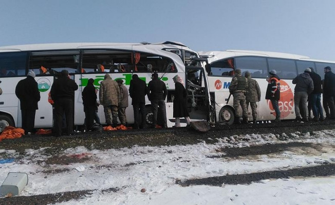 Iğdır'da iki yolcu otobüsü çarpıştı: 6 ölü, 20 yaralı