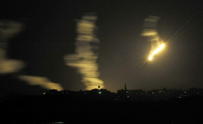 İsrail ordusu Gazze'de bazı bölgelere saldırdı