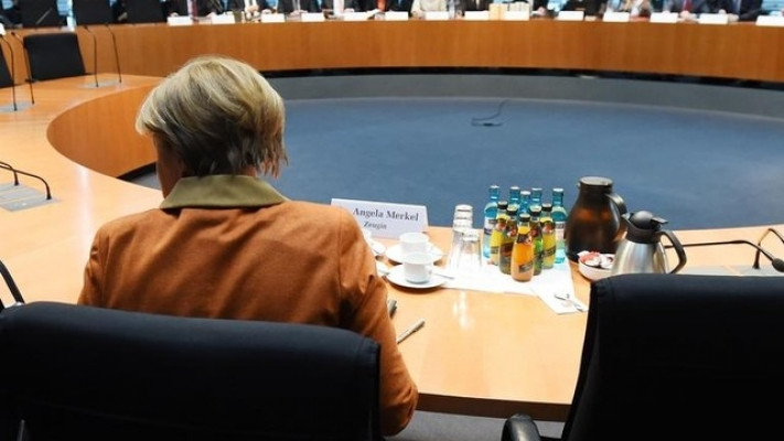 Merkel Federal Meclis Araştırma Komisyonunda ifade verdi