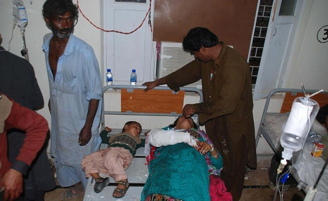 Pakistan'da türbeye saldırı: 70 ölü
