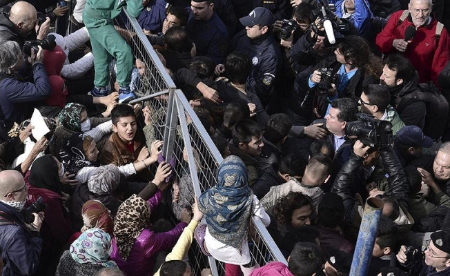 Yunan göç bakanına sığınmacı tepkisi