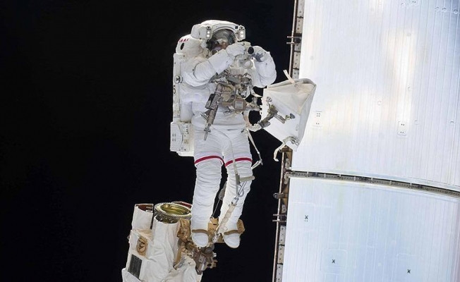 ABD'li kadın astronottan uzayda yürüyüş rekoru
