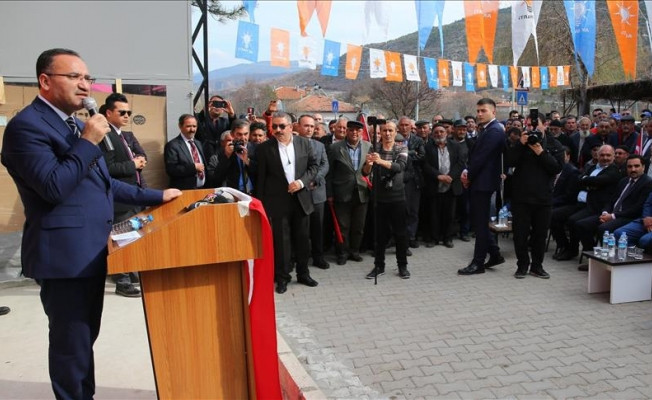 Adalet Bakanı Bozdağ: 'Türk düşmanlığı üzerinden iç politika yapıyorlar