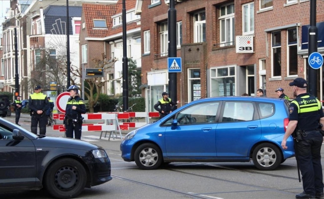 Bakan Kaya karayolu dedi, Hollanda polisi yolu kapattı