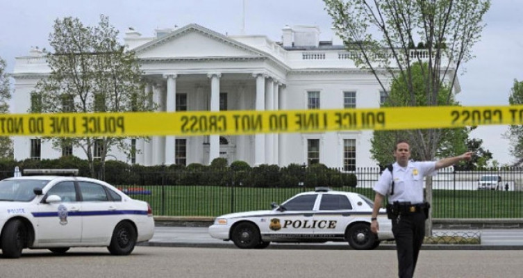 Beyaz Saray'da bombalı paket alarmı
