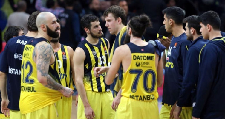 Fenerbahçe, son saniyede yediği basketle Maccabi'ye yenildi