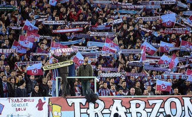 Trabzonspor yeni stadında dolu tribünlere oynuyor