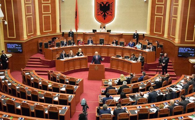 Arnavutluk'ta bir garip seçim
