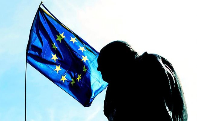 Avrupa'dan demokrasiye 'çifte standart'