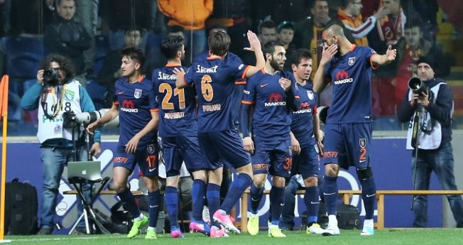 Başakşehir kazandı Galatasaray'a göndermede bulundu