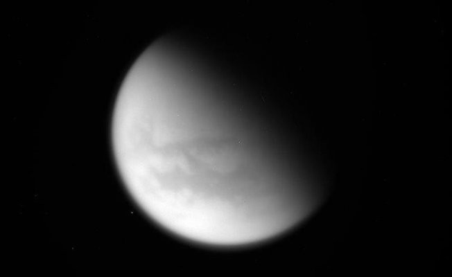 Cassini Satürn'ün uydusu Titan'dan son kez geçti