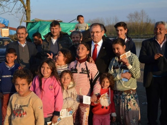 CHP'li vekiller köy yollarında...