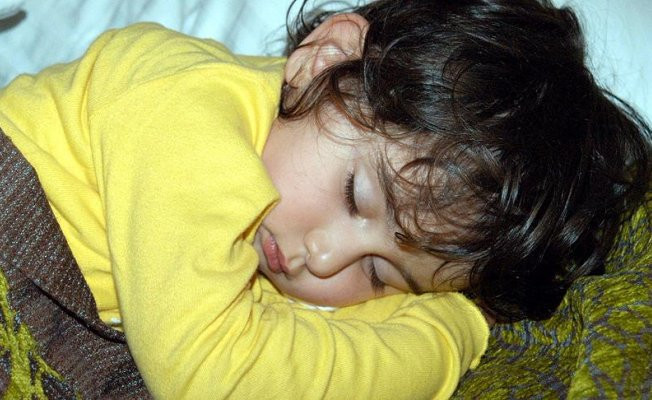 Dokunmatik ekranlarla vakit geçiren bebekler daha az uyuyor