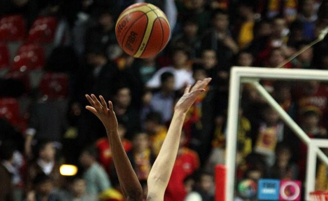 FIBA, kadın basketbolculara başörtüsünü serbest bırakacak