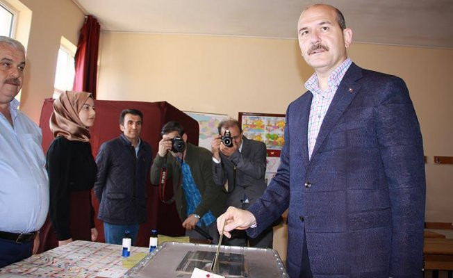 İçişleri Bakanı Soylu: Oy kullanma işlemleri sükunet ve güvenlik içerisinde başladı